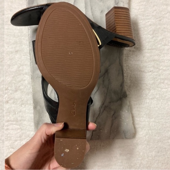 Clarks Artisan Heels Size 7 Leather Double Strap Buckle Sandals Black - Picture 9 of 11